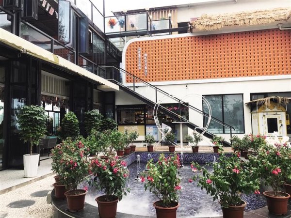 股票推荐配资 从单一农家饭到吃住娱购全体验